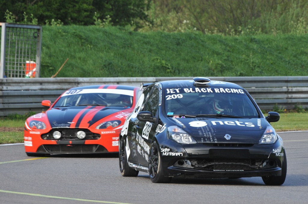 Jet Black Racing (209) tog maksimumpoint ved seneste afdeling i division 2, mens Team Bauhaus’ Aston Martin også været blandt de sejrende biler i sin division